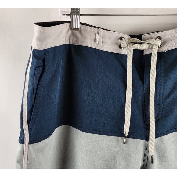 Vuori Shorts Mens 38x7 Gray Blue Performance 4 Way Stretch Boardshorts - Picture 2 of 7